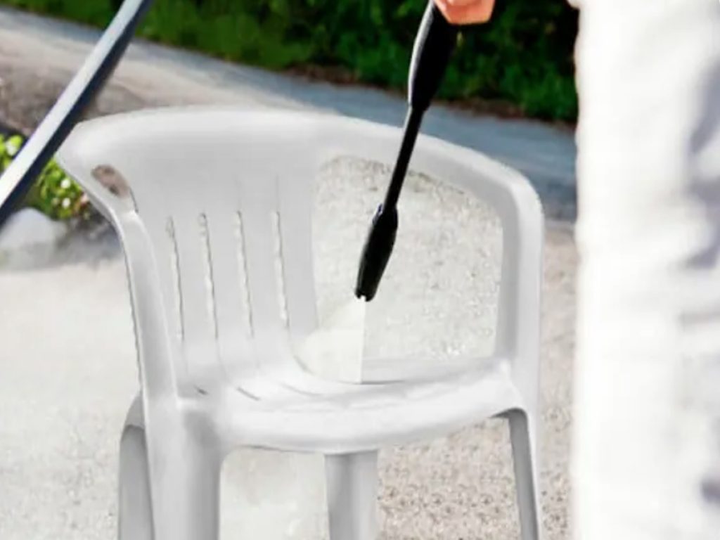 wash plastic chair