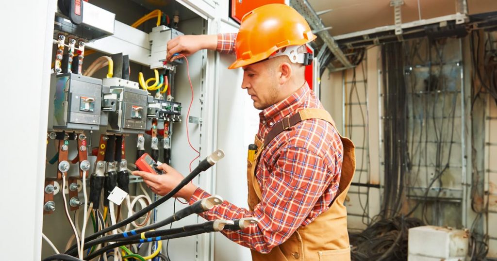 what is a journeyman electrician